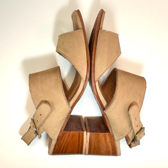 Adelante The Serena Heeled Sandal in Oatmeal, Size 8 - Picture 8 of 16